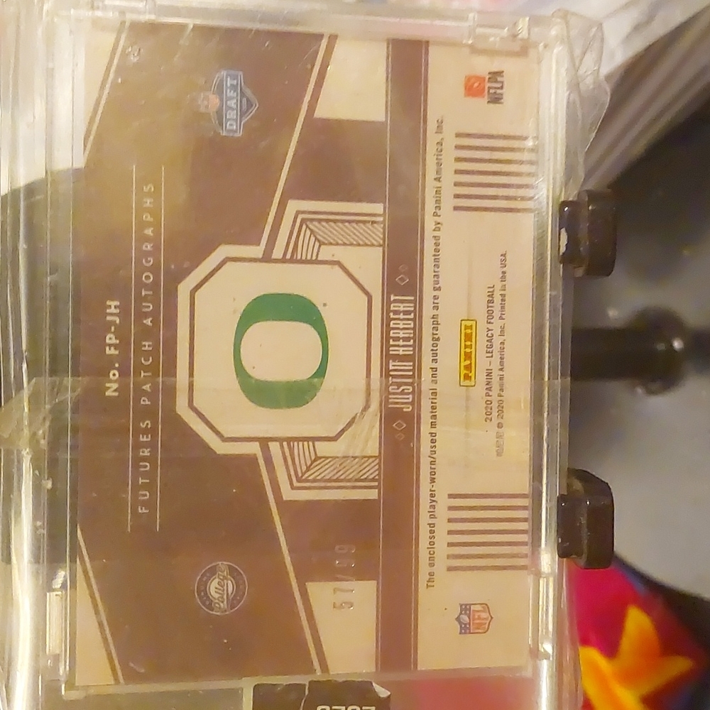 JUSTIN HERBERT ROOKIE PATCH AUTOGRAPHED NUMBERED RARE CARD - Picture 2 of 2